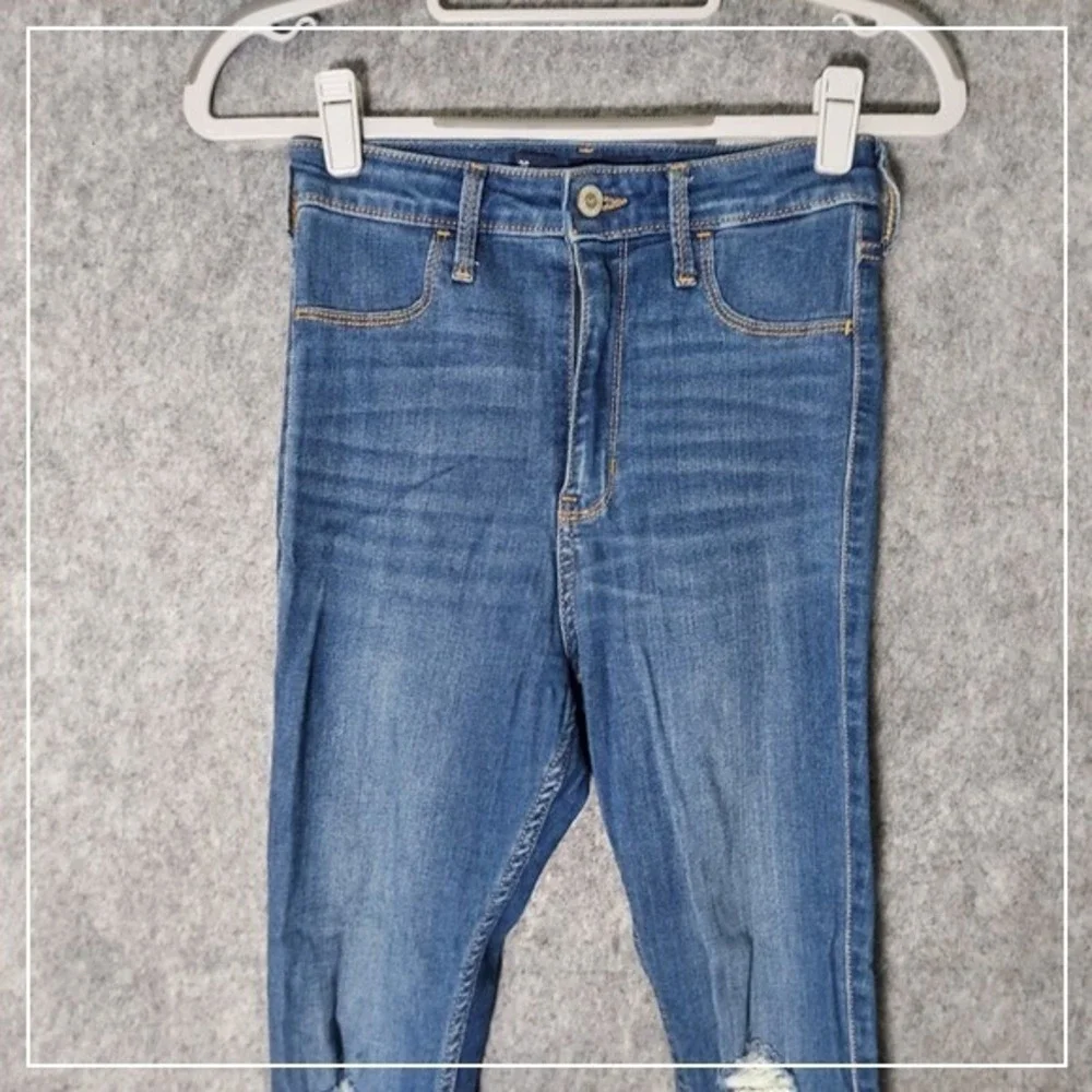 Hollister Women Jeans 3 Short High Jegging Distressed Trashed Stonewash Stretch - Picture 2 of 10